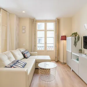 https://lucia-soho-2-balcony.hotelsinnerja.org